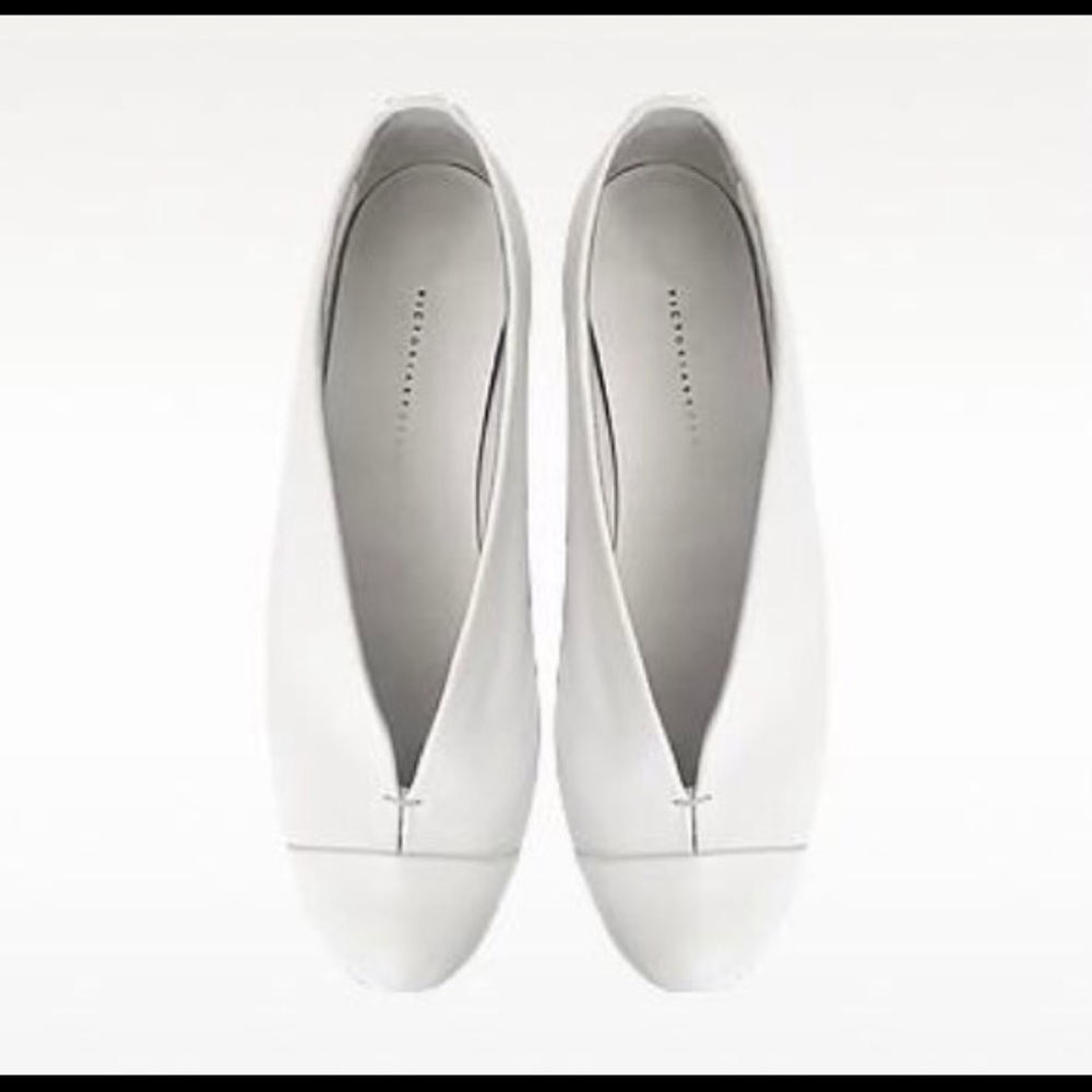 Brand new Victoria Beckham white lamb leather flat shoe